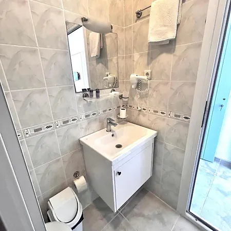 Tunan Hotel 3*