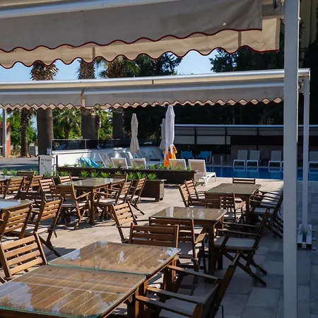Tunan Hotel 3*