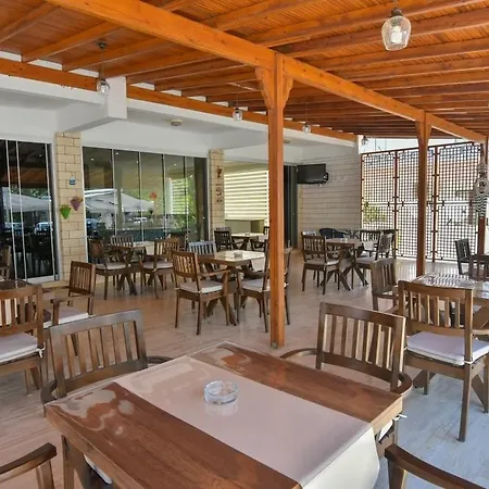 Tunan Hotel 3*