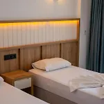 Tunan Hotel 3*